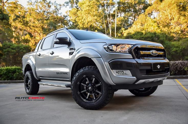 FORD RANGER COUPLER BLACK MACHINED WITH DARK TINT