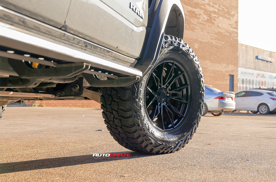 DODGE RAM FUEL MUTINY MATTE BLACK W/ GLOSS BLACK LIP