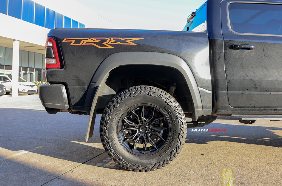 DODGE RAM FUEL MUTINY MATTE BLACK W/ GLOSS BLACK LIP