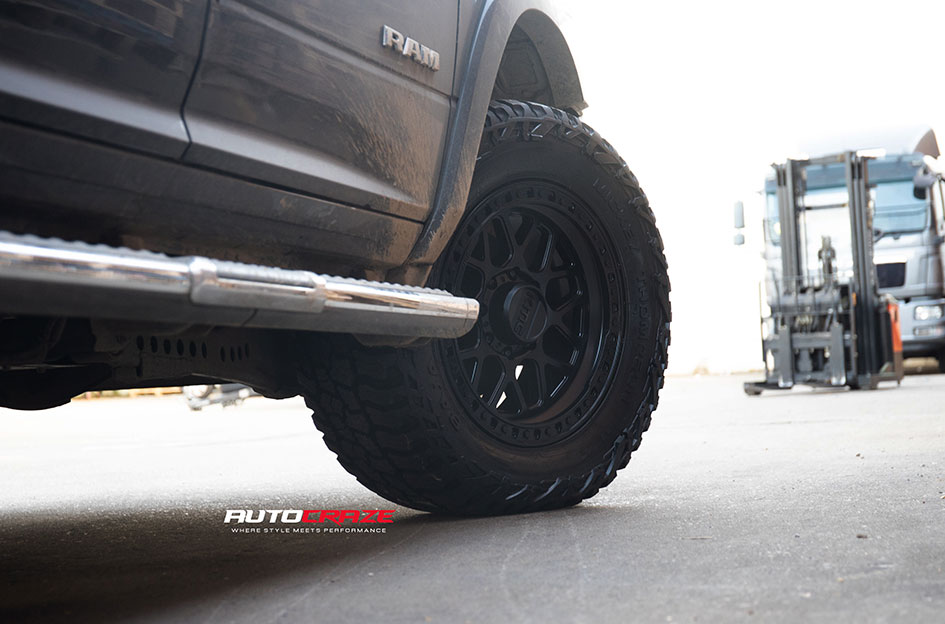 DODGE RAM KMC GRS SATIN BLACK 