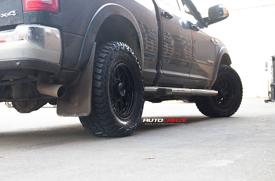 DODGE RAM KMC GRS SATIN BLACK 