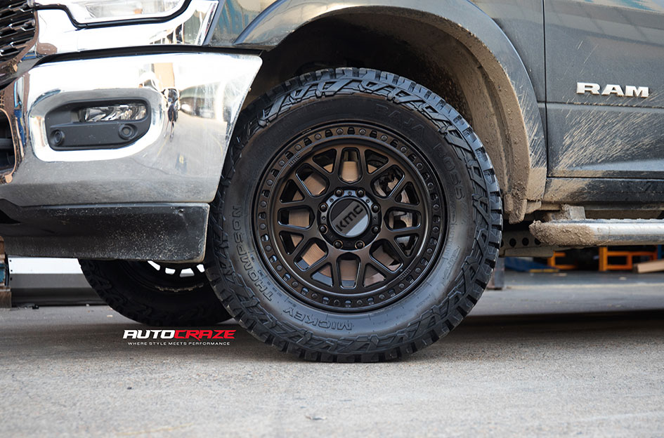 DODGE RAM KMC GRS SATIN BLACK 