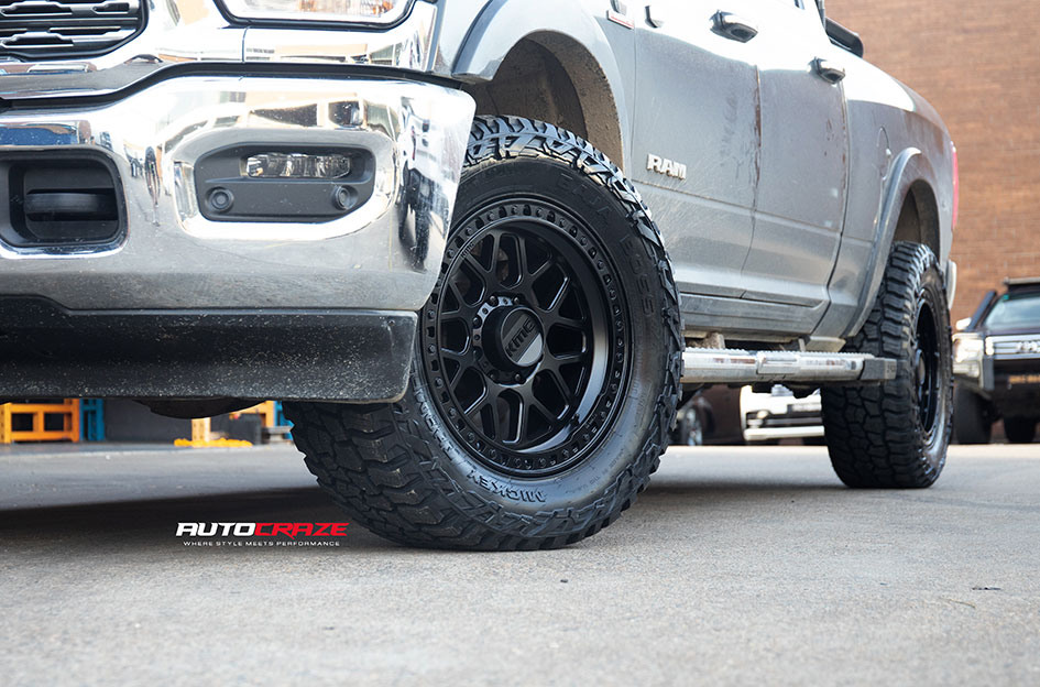 DODGE RAM KMC GRS SATIN BLACK 