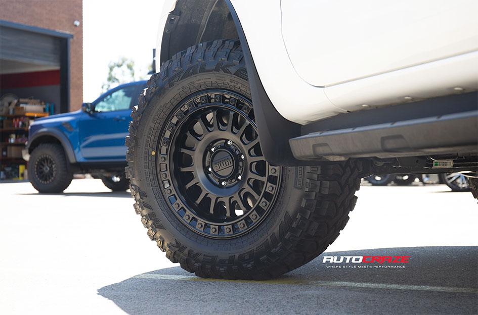 FORD EVEREST KMC IMS MATTE BLACK W/ GLOSS BLACK LIP