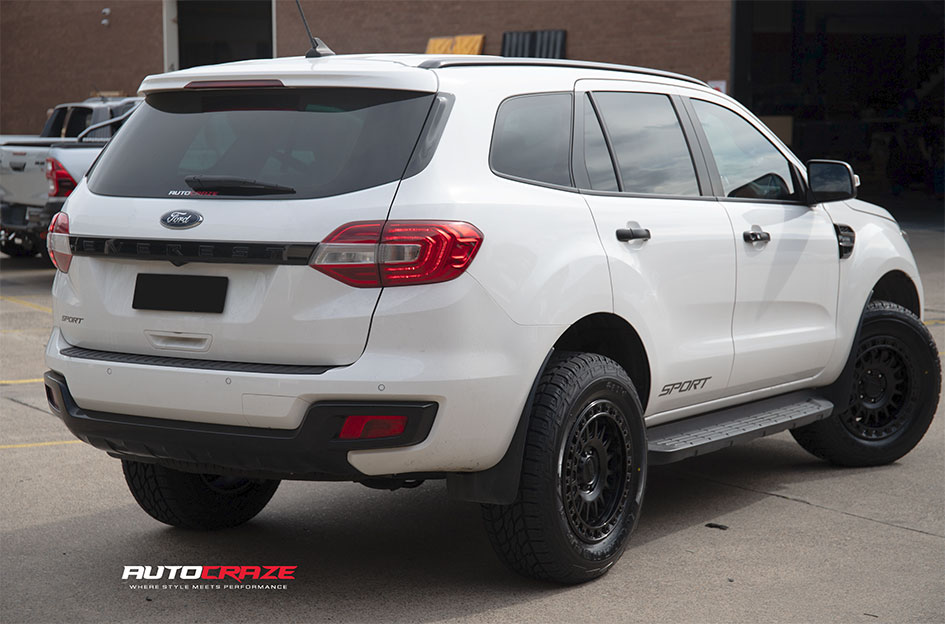 FORD EVEREST KMC IMS MATTE BLACK W/ GLOSS BLACK LIP