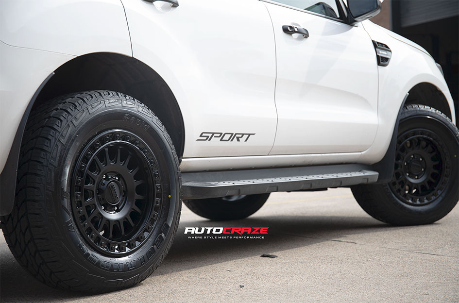 FORD EVEREST KMC IMS MATTE BLACK W/ GLOSS BLACK LIP