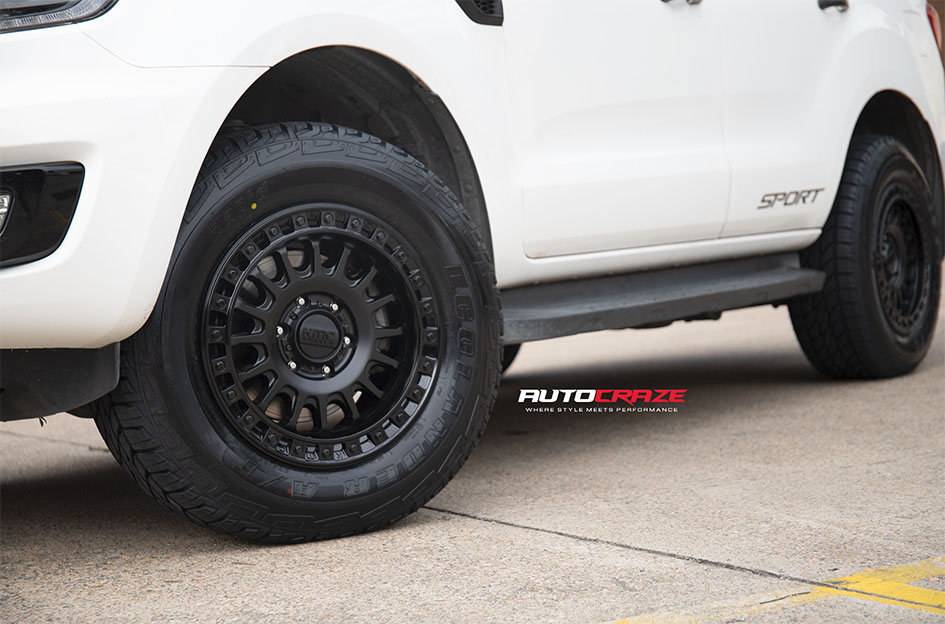FORD EVEREST KMC IMS MATTE BLACK W/ GLOSS BLACK LIP