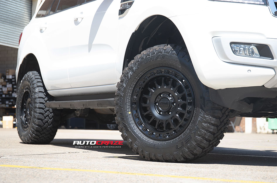 FORD EVEREST KMC IMS MATTE BLACK W/ GLOSS BLACK LIP