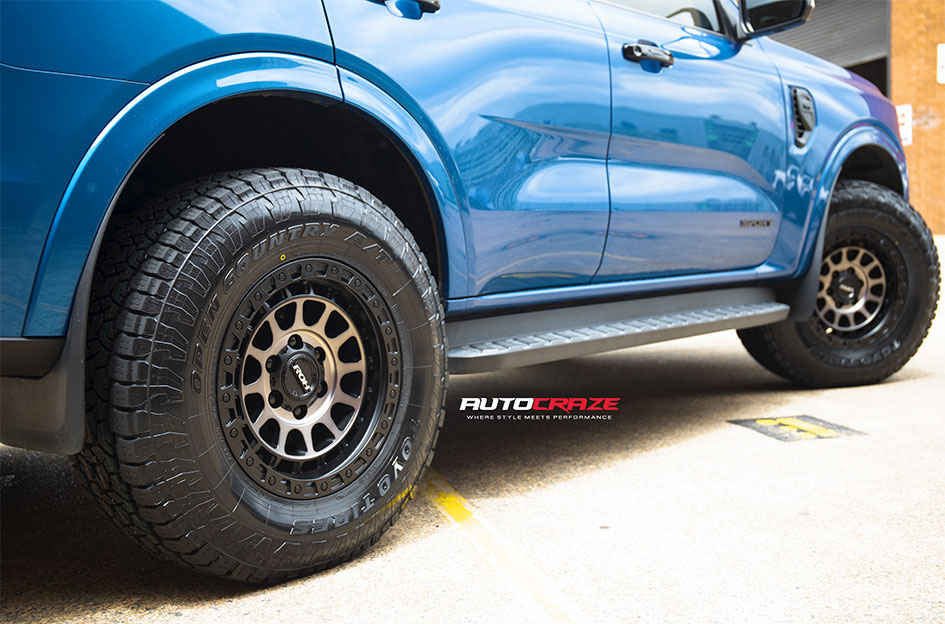 FORD EVEREST NEXT GEN ROH ASSAULT MATT BLACK WITH BLACK BOLTS AND GRAPHITE FACE