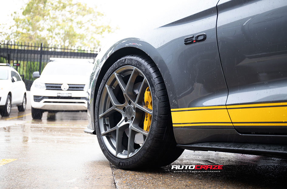 FORD MUSTANG AMERICAN RACING AR924 CROSSFIRE GRAPHITE