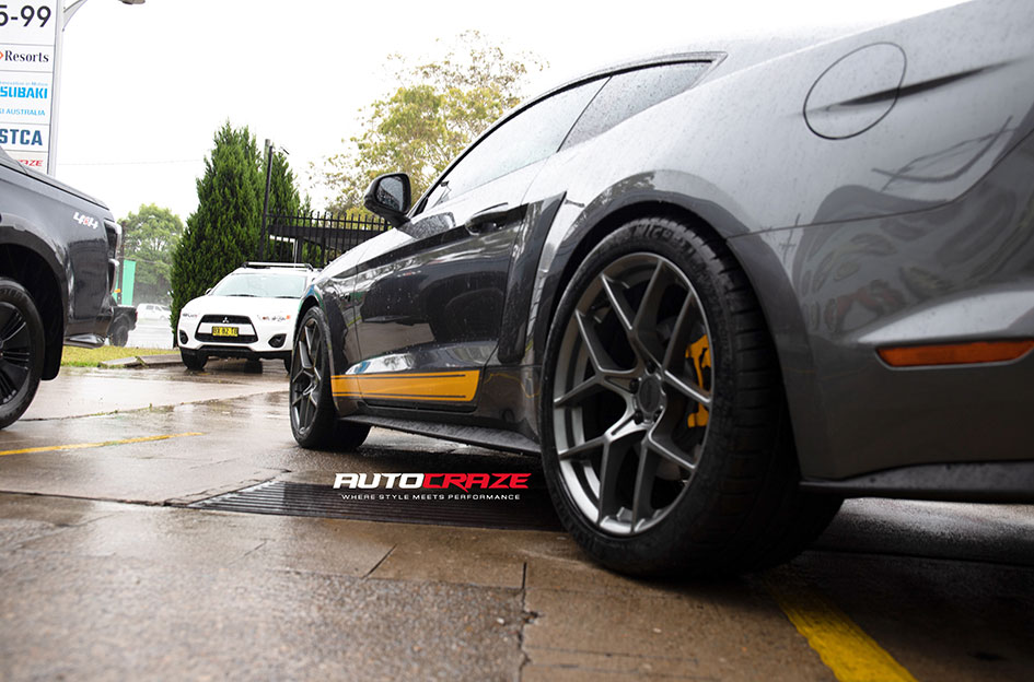 FORD MUSTANG AMERICAN RACING AR924 CROSSFIRE GRAPHITE