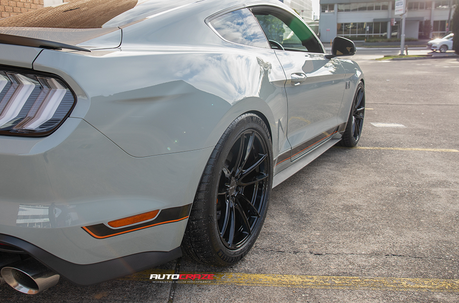 FORD MUSTANG VELGEN VF5 GLOSS BLACK