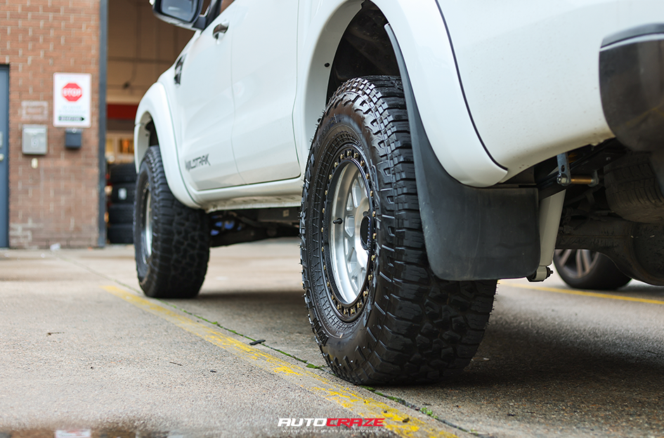 FORD RANGER KMC GRS MACHINED W/ SATIN BLACK LIP