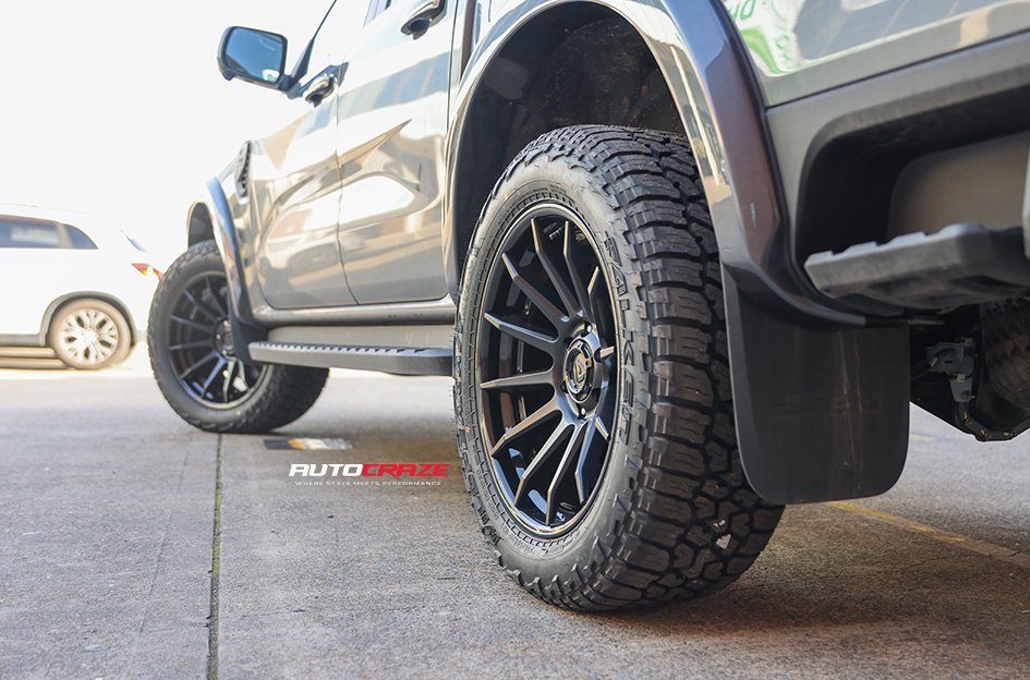 FORD RANGER NEXT GEN FUEL BURN MATTE BLACK W/ GLOSS BLACK LIP