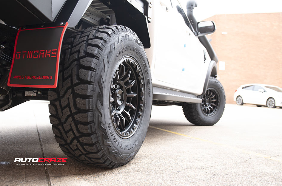 FORD RANGER NEXT GEN KMC CARNAGE SATIN BLACK W/ GRAY TINT