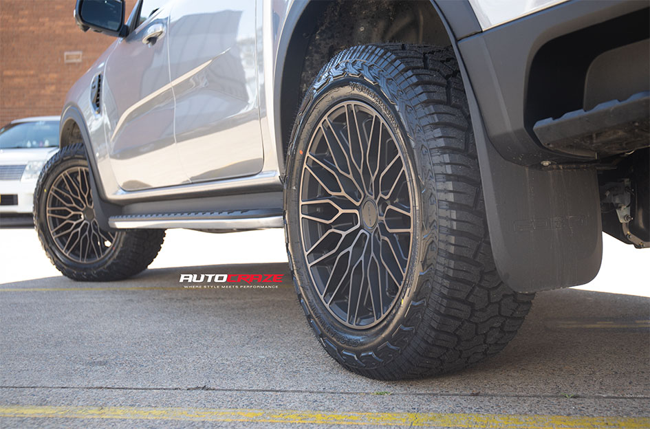 FORD RANGER NEXT GEN NICHE CALABRIA 6 GLOSS BLACK W/ MACHINED