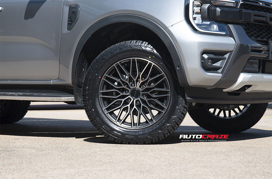 FORD RANGER NEXT GEN NICHE CALABRIA 6 GLOSS BLACK W/ MACHINED