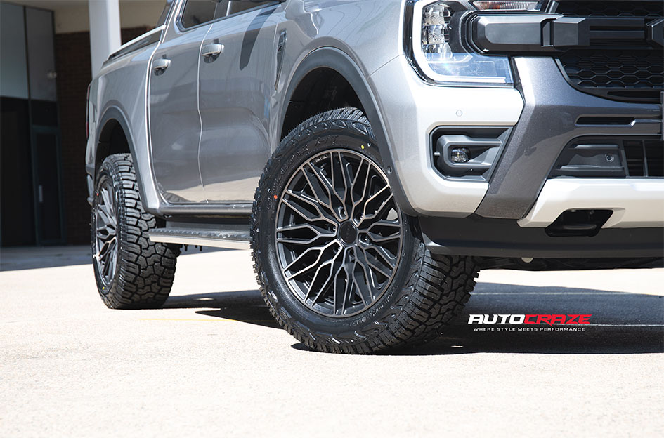 FORD RANGER NEXT GEN NICHE CALABRIA 6 GLOSS BLACK W/ MACHINED