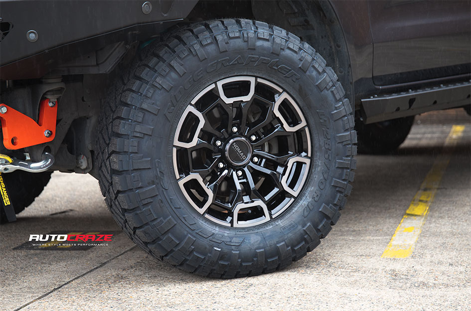 FORD RANGER NOMAD N162 GLOSS BLACK DARK TINT