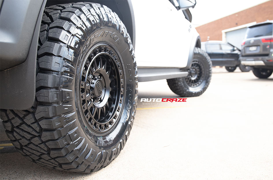FORD RANGER RAPTOR NEXT GEN KMC IMS MATTE BLACK W/ GLOSS BLACK LIP