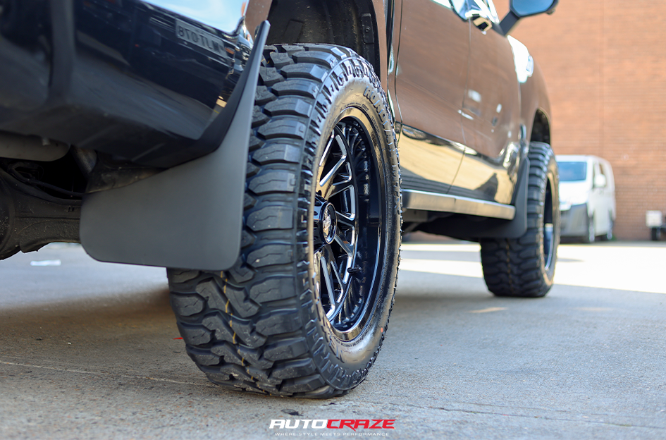 FOTON TUNLAND V7 MOTO METAL MO811 COMBAT GLOSS BLACK MILLED