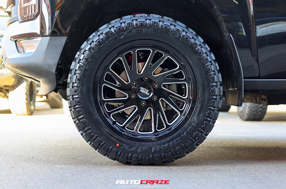FOTON TUNLAND V7 MOTO METAL MO811 COMBAT GLOSS BLACK MILLED