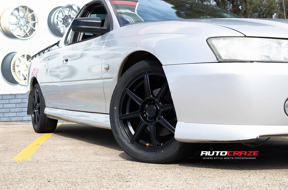 HOLDEN COMMODORE MOTEGI MR142 SATIN BLACK 
