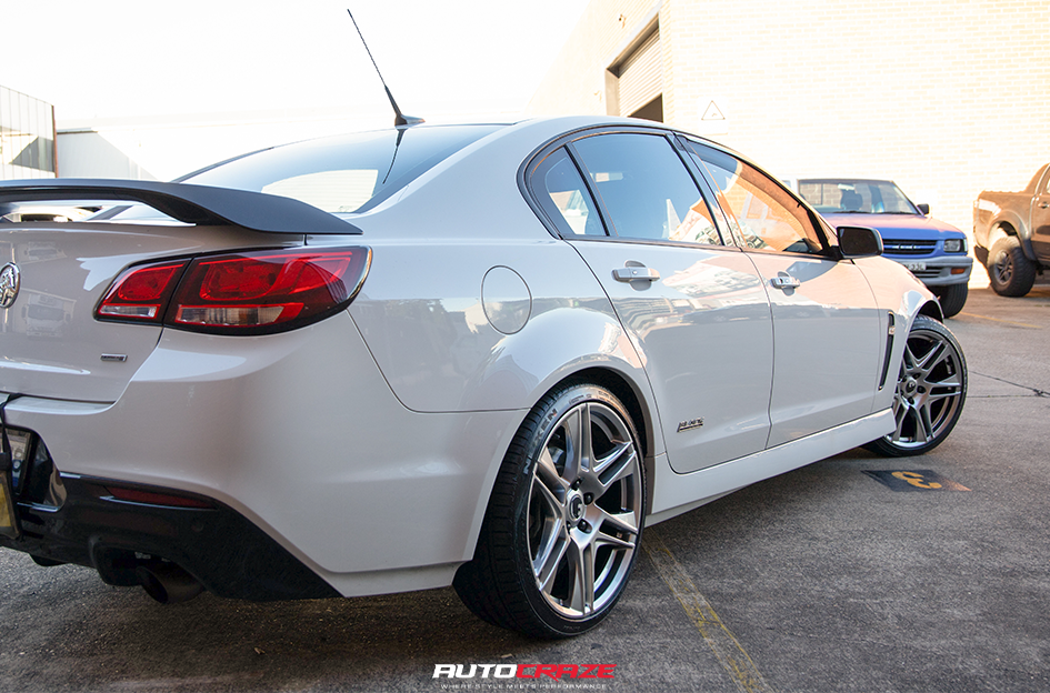 HOLDEN COMMODORE PANTHERA BLADE HYPER BLACK