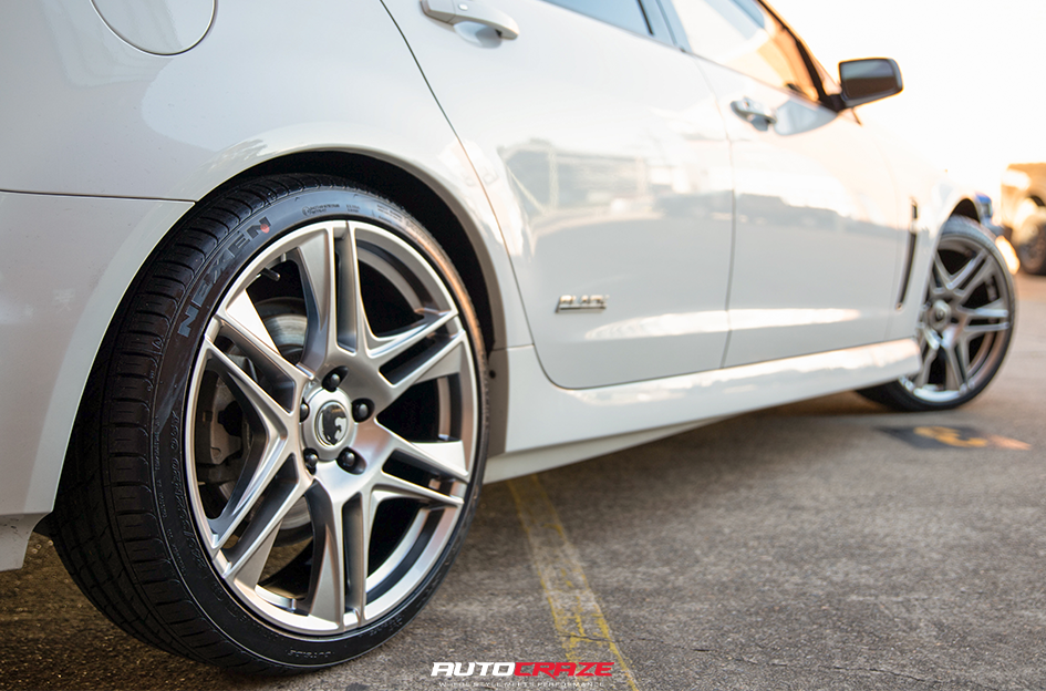 HOLDEN COMMODORE PANTHERA BLADE HYPER BLACK