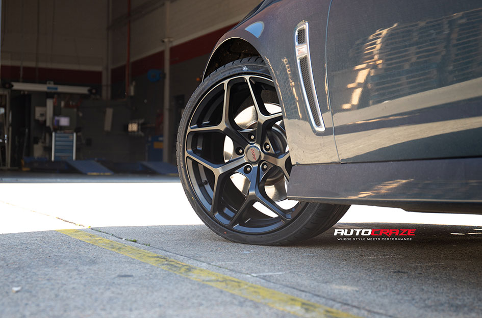 HOLDEN COMMODORE VF SSW DOMINATE MATT BLACK