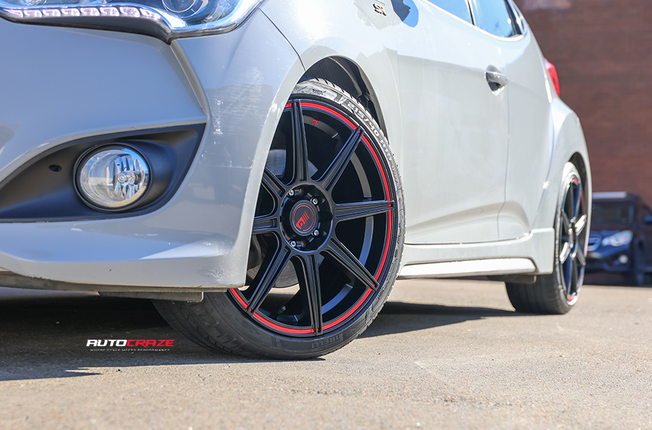 HYUNDAI VELOSTER MOTEGI MR142 SATIN BLACK WITH RED STRIPE