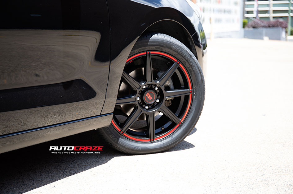 HYUNDAI I30 MOTEGI MR142 SATIN BLACK WITH RED STRIPE