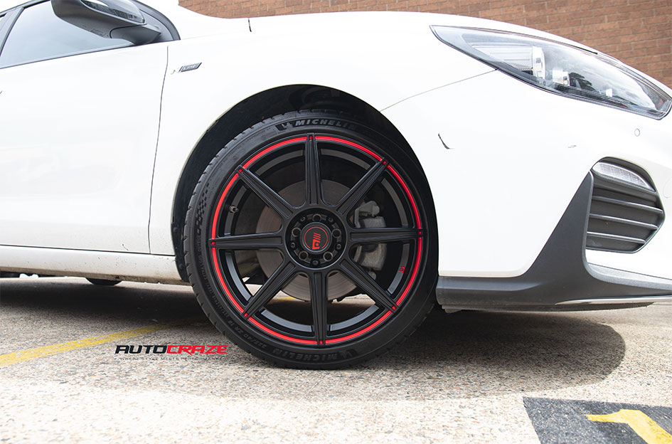 HYUNDAI I30 MOTEGI MR142 SATIN BLACK WITH RED STRIPE