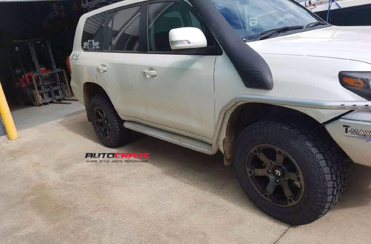 TOYOTA LANDCRUSIER BEAST BLACK & MACHINED WITH DARK TINT