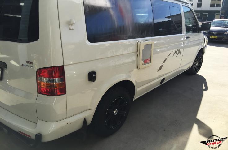 VOLKSWAGEN TRANSPORTER RAPTOR SATIN BLACK