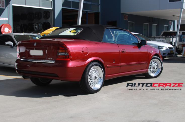 HOLDEN ASTRA (5 STUD) OX3001 SILVER MACHINE LIP