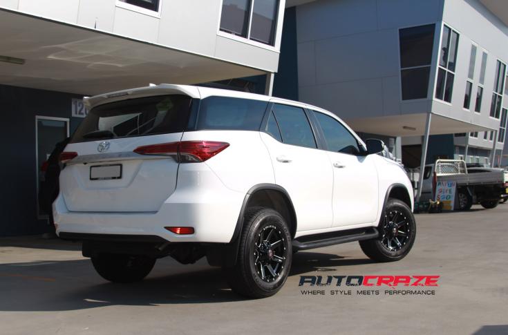 TOYOTA FORTUNER RAZORBACK GLOSS BLACK MILLED ACCENTS