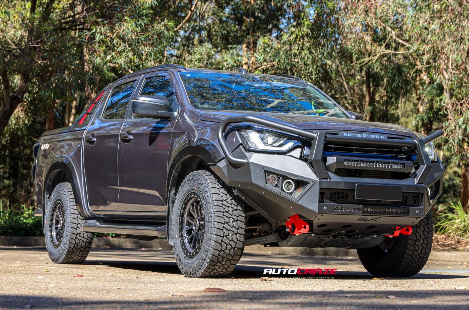 ISUZU DMAX NOMAD 133 GLOSS BLACK DARK TINT