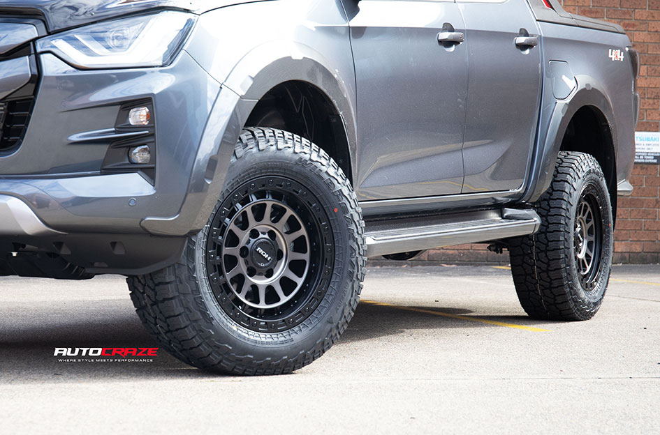 ISUZU DMAX ROH ASSAULT MATT BLACK WITH BLACK BOLTS AND GRAPHITE FACE