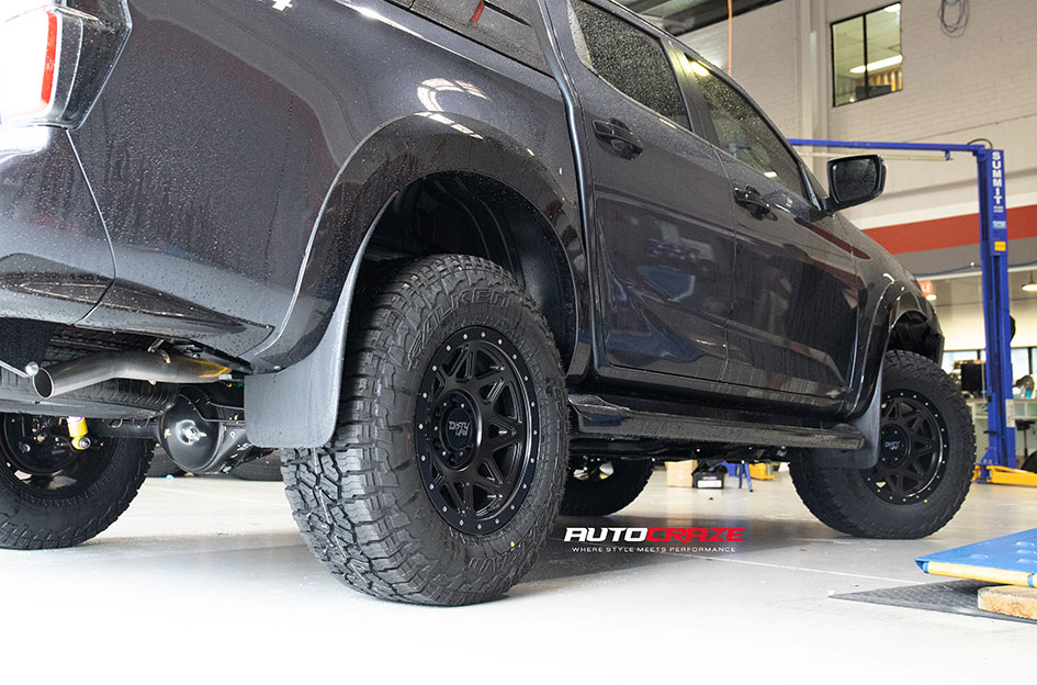 ISUZU DMAX DIRTY LIFE THEORY MATTE BLACK 