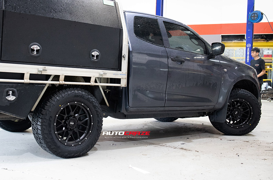 ISUZU DMAX ELITE OFFROAD CHAOS SATIN BLACK 