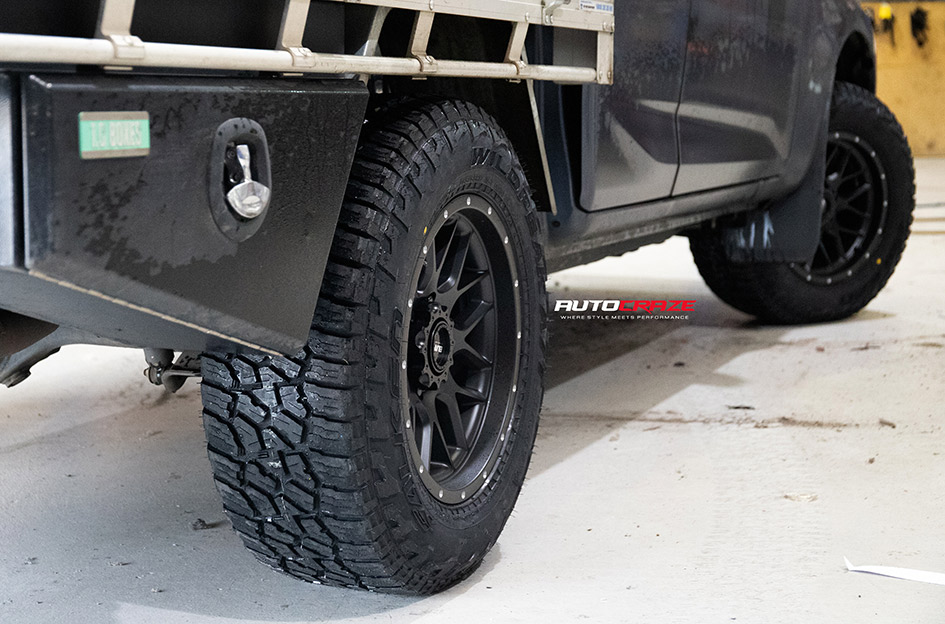 ISUZU DMAX ELITE OFFROAD CHAOS SATIN BLACK 