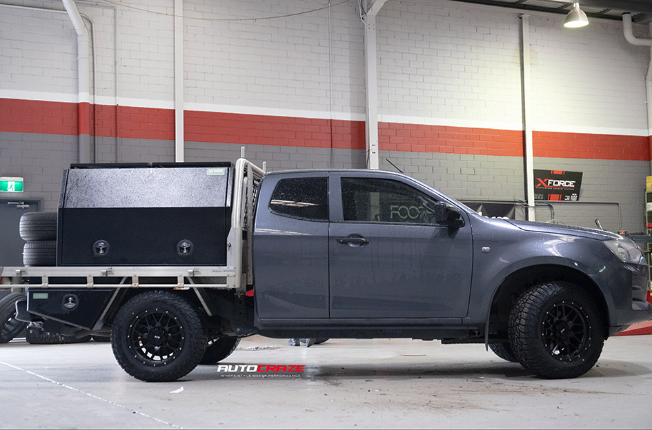 ISUZU DMAX ELITE OFFROAD CHAOS SATIN BLACK 