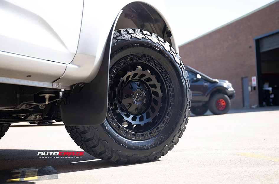 ISUZU DMAX KING ZOMBIE SATIN BLACK 