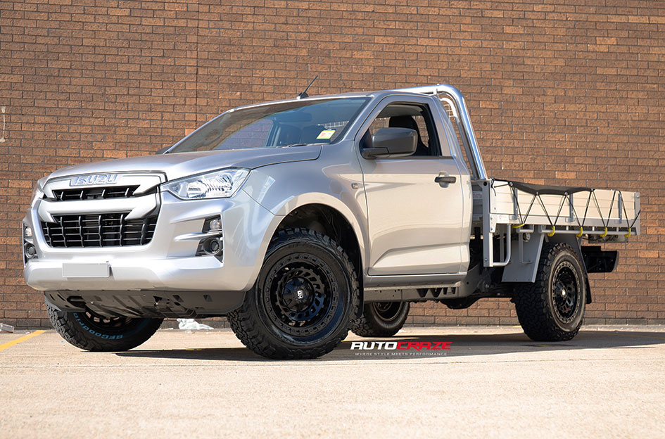 ISUZU DMAX KING ZOMBIE SATIN BLACK 