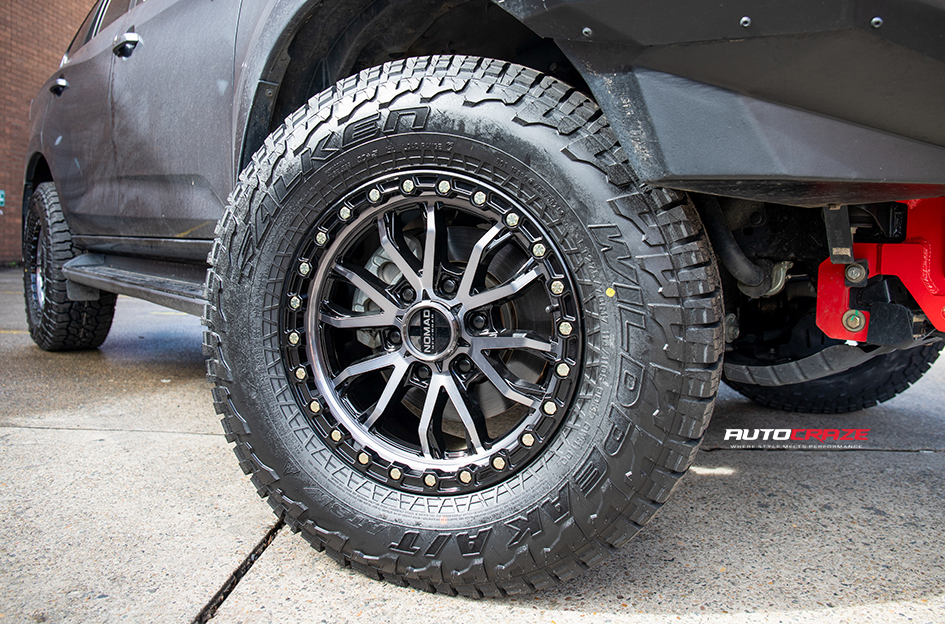 ISUZU MUX NOMAD N133 GLOSS BLACK DARK TINT 