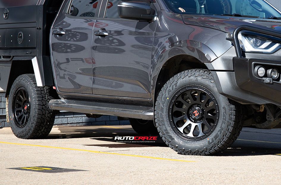 ISUZU DMAX NOMAD VICTIM MATTE BLACK 