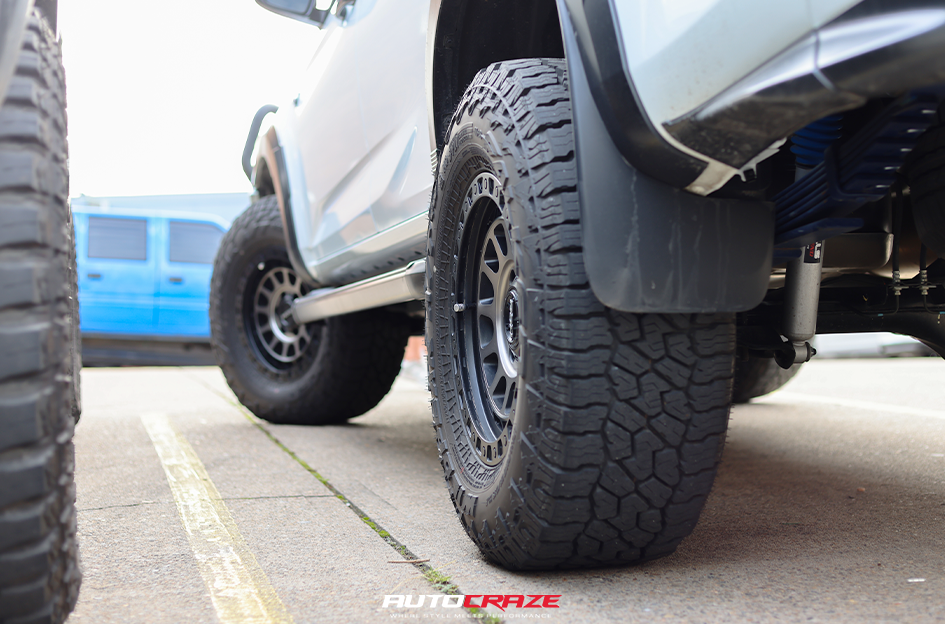 ISUZU DMAX ROH ASSAULT MATT BLACK WITH BLACK BOLTS AND GRAPHITE FACE