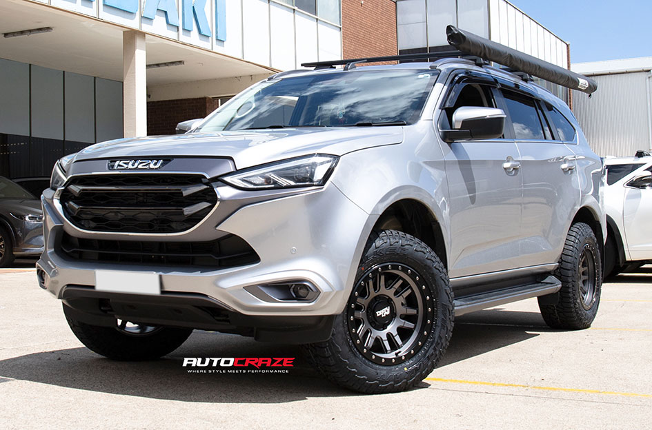 ISUZU MUX DIRTY LIFE CANYON PRO SATIN GRAPHITE 