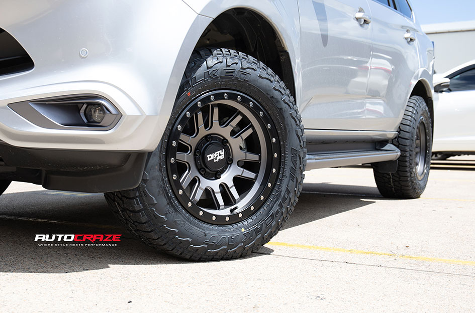 ISUZU MUX DIRTY LIFE CANYON PRO SATIN GRAPHITE 